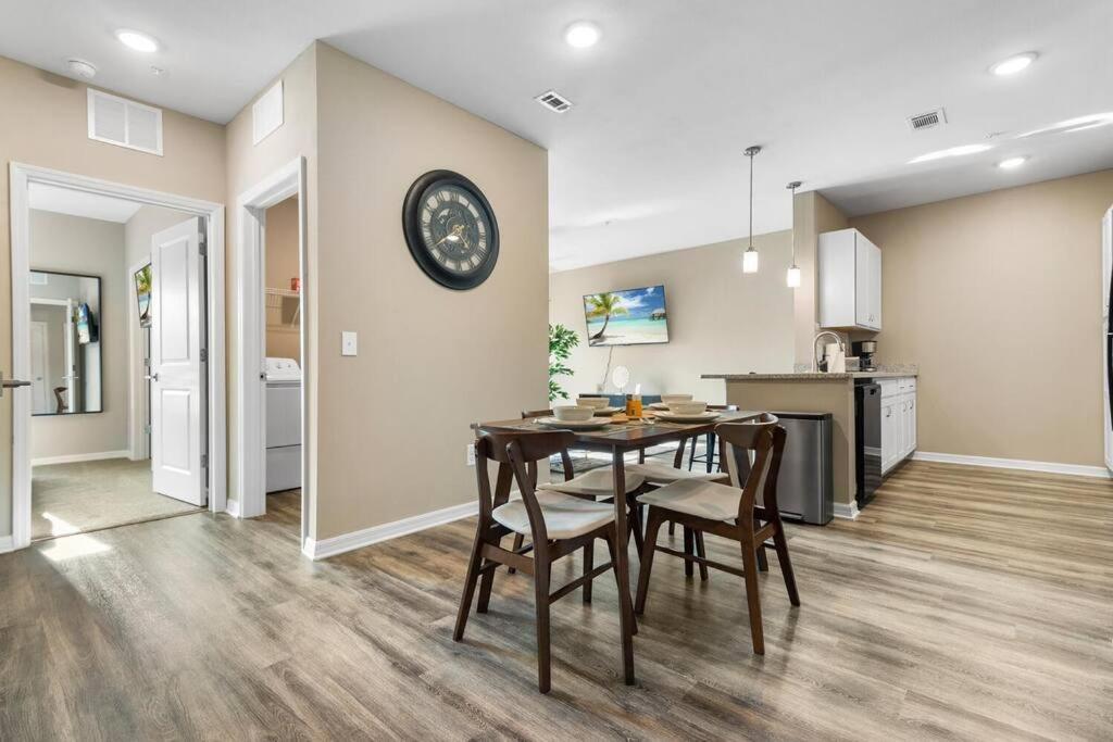 Elegant 1Br/1Ba Condo With Pool, Gym And Laundry Мельбурн Екстер'єр фото