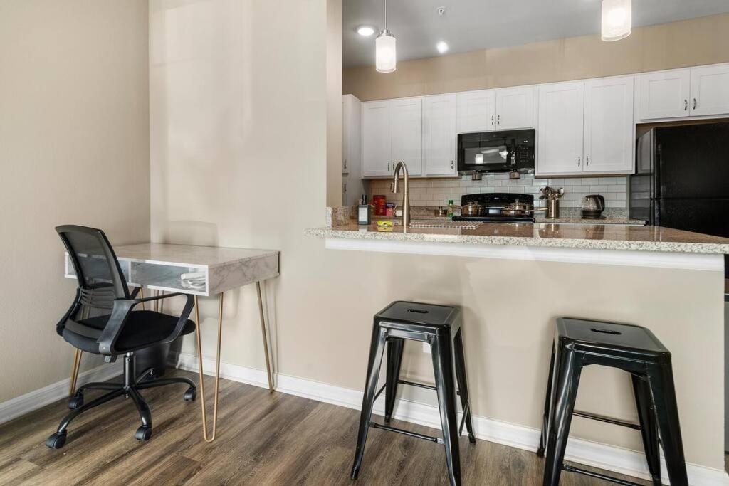 Elegant 1Br/1Ba Condo With Pool, Gym And Laundry Мельбурн Екстер'єр фото