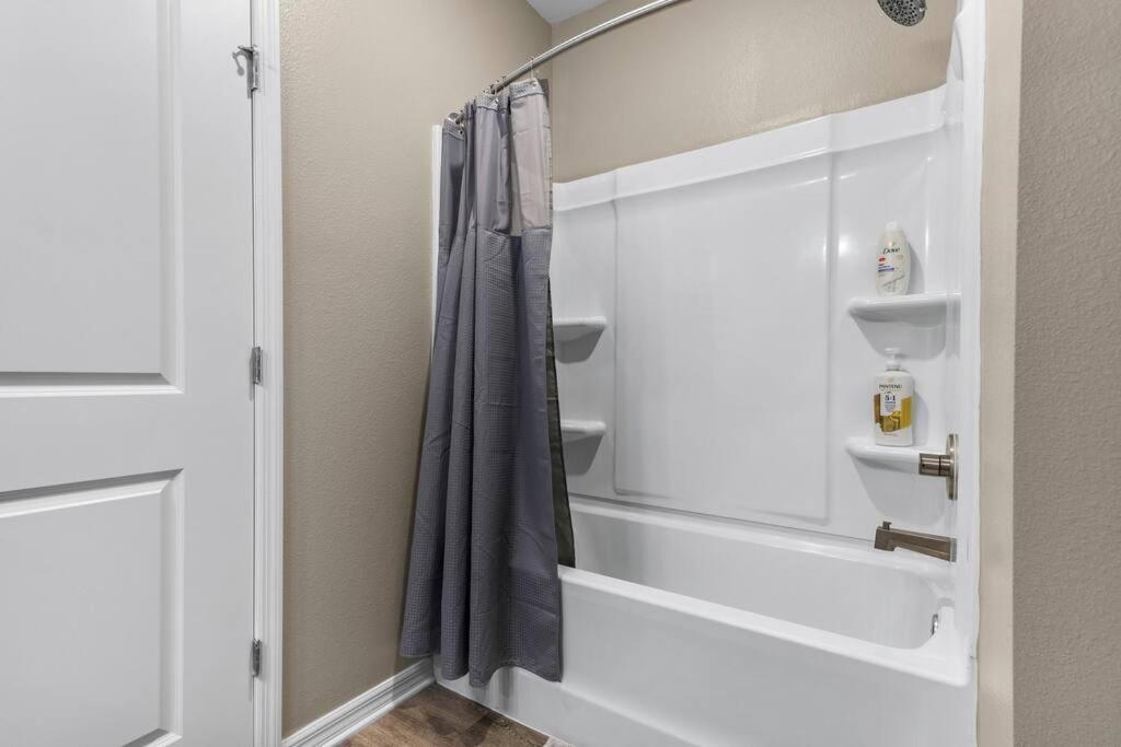 Elegant 1Br/1Ba Condo With Pool, Gym And Laundry Мельбурн Екстер'єр фото